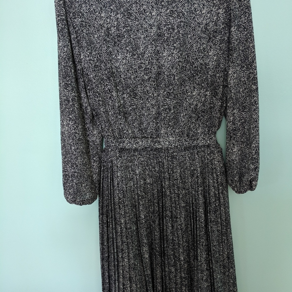 Dress - Picture 2 of 5